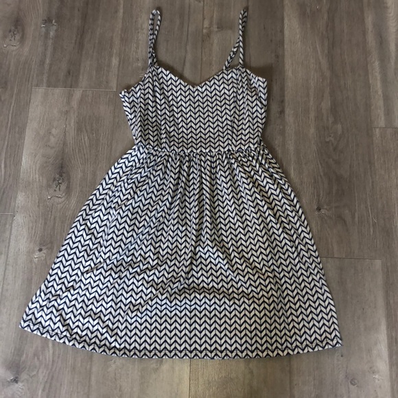 blue and white zig zag stripped dress. - Picture 1 of 2